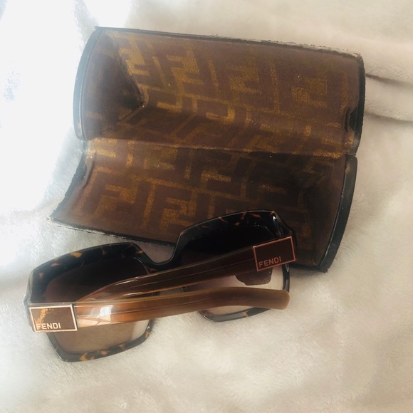 Fendi sunglasses - Picture 3 of 4